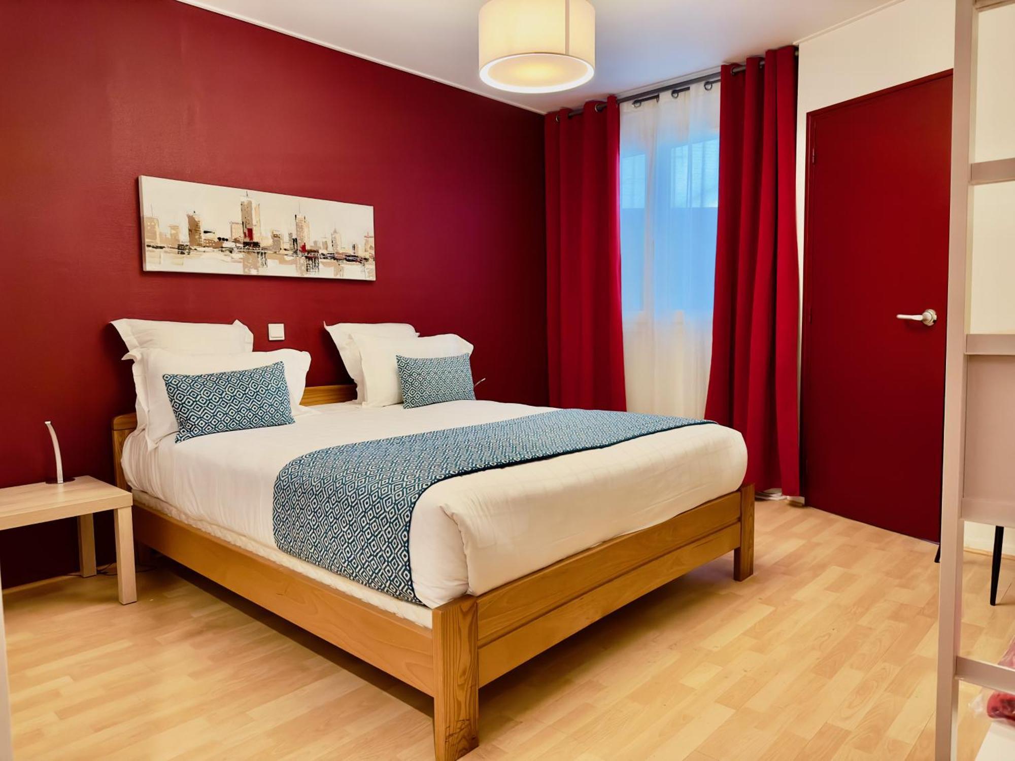 Hotel-Restaurant Logis Europa Maussac Екстер'єр фото